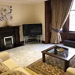 Beautiful 4-Bed Villa In Glasgow
